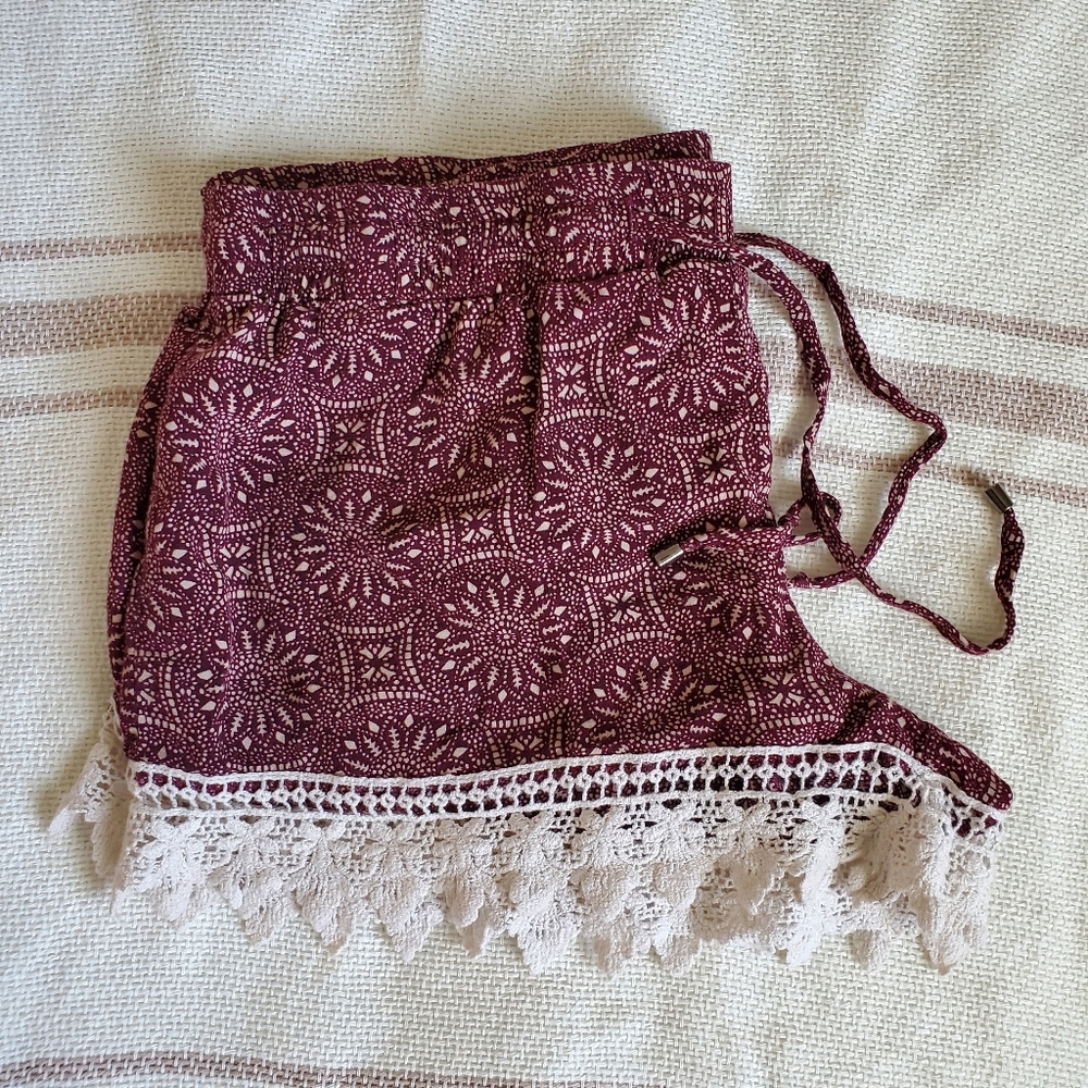 SOLD •4/$20• Breeze Ever shorts